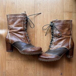 Antelope Two-Tone Green Brown Leather Lace-Up Heeled Boots